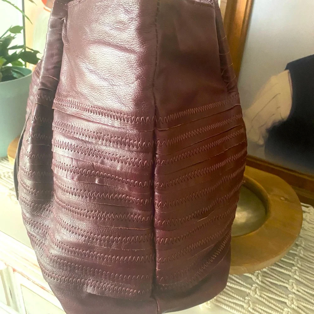 Carol Brodie Tired Smooth Leather Shoulder Tote Bag - Burgundy